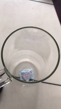 一直以来都是~的忠实粉丝，关注这款高硼硅玻璃凉水壶很久了，加入购物车好长时间都没有下单，这次双十一过后活动返场，昨天买的和双十一活动当天一个价，很是惊喜。干净剔透的玻璃，简单大气，做工精细，款式新颖，很上档次，大小比较合适，而且容易清洗，非常适合夏天泡柠檬水和菊花茶。夏天有了它，喝水的频率也会变高啦～～～
