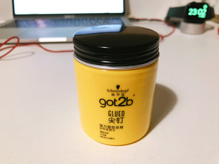 商品挺不错的，包装挺好，未开封的，味道也可以，定型效果也不错。只是对我来说可能不太合适吧。这个会稍微比较重一些，头发会稍微塌下来那种，对我来说稍微不太合适。
