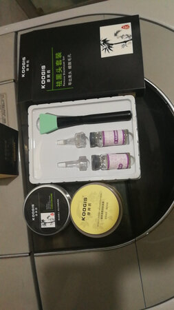 正品。祛黑头面膜真心好用，质量还是一如既往的好。第三次购买了，感谢商家这次还送了润肤面膜，用完还来。