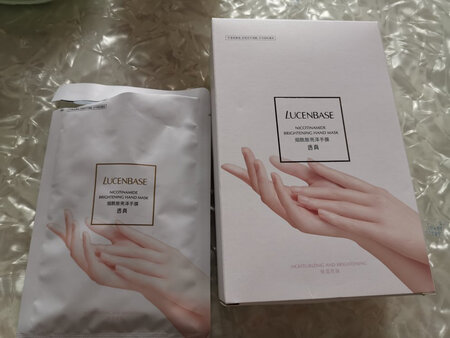 保湿很好！独立包装很棒！还有粘贴