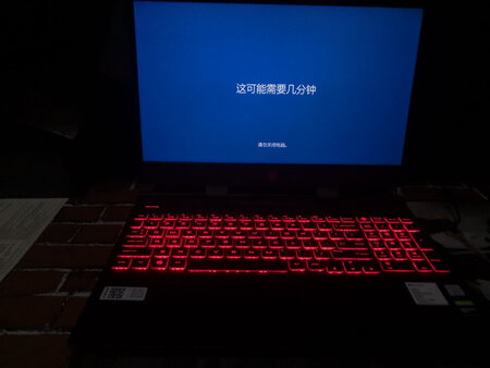 包装保护：里三层外三层，保护很到位
外形外观：直奶昔，就是到货之前就把膜买了所以就贴上了
画面品质：如图，很棒
跑分评测：没插电16w，问了卖家说要插电跑，直接26w很惊喜
运行速度：从收货到现在用了有一周时间了，没有卡顿情况，游戏体验也很好
游戏效果：奈斯
        买之前纠结了很久，因为不是官网的，官网没货所以在这家买了，虽然价格贵了300左右。目前用着体验还是很好的，香呀！