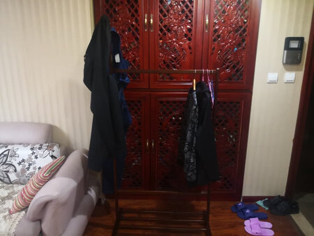 商品质量：还可以，就是重量有些轻
外观样式：美观，，
产品材质：应该是实木吧，，，