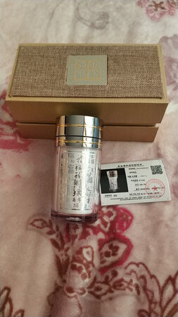 非常精美的小杯子，外观精致漂亮，附有贵金属饰品验证书，还有个做工精细的杯罩更显雅致，给五星，下次准备再买个大一号的。