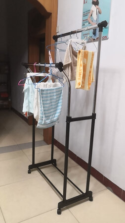 外观美观大方，大气，上档次，移动非常方便，晾衣服也很棒，能挂一二十件衣服，非常方便。