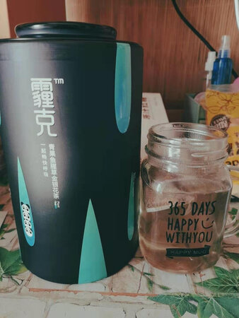 老公做家具的，工作的地方粉尘大，平时还比较喜欢抽烟，最近几天老是咳嗽，就给他买了这个清肺茶，每天让他泡上一杯带去上班，喝了两天他说感觉还不错，有些痰咳出来了，咳嗽也没之前那么厉害了。