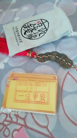 据说五帝钱有挡煞、防小人、避邪，旺财之功效。用于家居风水的比较多，也可以个人戴在身上使用，可以增加阳气，承接好运并带来意想不到的财运！运气不好比较迷信！特意买了这个！希望能给自己带来好运！