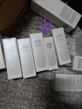 一直用佰草集补水保湿系列，这次体验一下美白提亮系列！还没用。活动买的 很划算，期待效果，之前一直都是在专柜买的，第一次尝试在京东自营买！