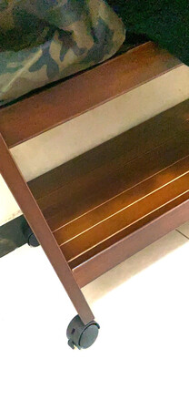 之前与一百左右价格做对比，想着临时用用差不多就行，但比较之后还是选择了这一款，果真很惊喜，框架结实厚重，做工精细，螺丝位置精准，安装合理简洁，挂衣杆承重力强，不仅短期使用实惠，长期作为一件常规家具也绝对不会辜负，好评，大赞。