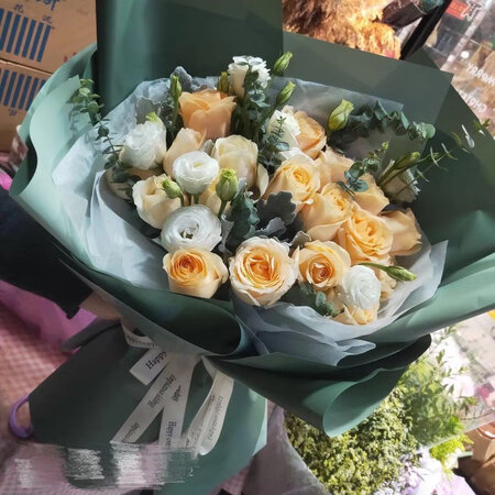 鲜花很漂亮，，很新鲜，店主人很好。下次还来你家店奥。