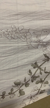 质量差，床单和被子上都有拉丝的条纹。