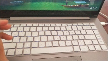 好吧，透光黑没货了，换成这个键盘膜，有点不是很满意
