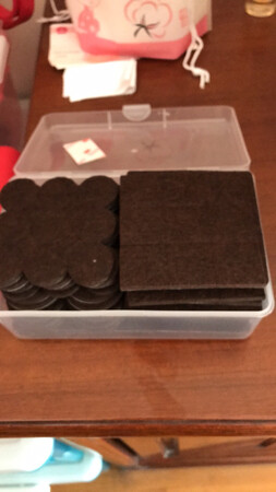 价格实惠，品种分类齐全，新家装修完毕，桌椅板凳的脚垫都需要，可以有效保护地板不被桌椅搬运拖拉中有划痕。