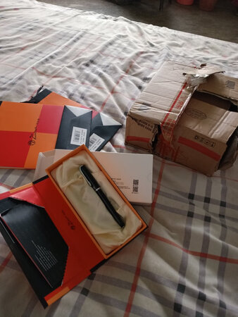 两只只收到这支气愤，客服和物流谁负责互相推，我的钱这样打水漂了？？？？