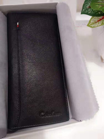 钱包很不错，款式做工都很好，物流快