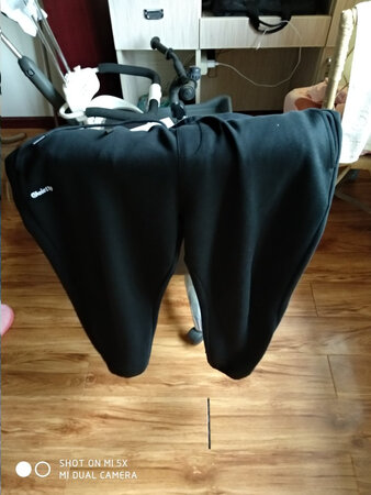 裤子很合身，穿着也暖和