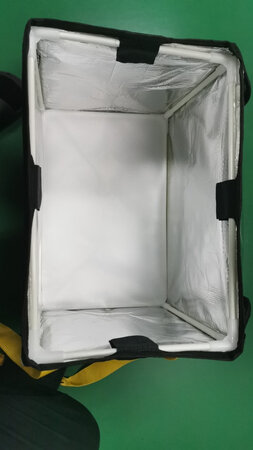 容量大小：30
厚薄程度：和卖家描述的一样
商品材质：好 保温
实用性能：轻巧方便