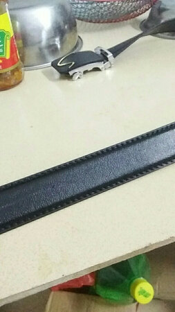 刚买的皮带怎么是破皮的呢？