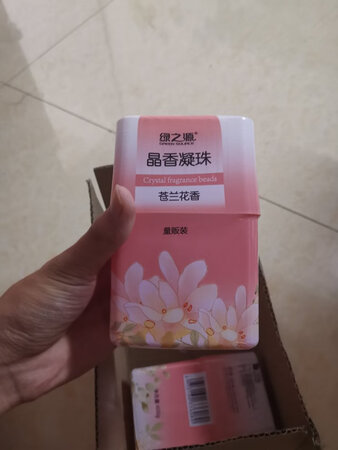经过使用之后,我觉得这件宝贝真的是非常非常好用,物美价廉,便宜又实惠。香气持久淡香,不像之前买过别人家的香水,没有香味,香味也不好闻,以后有需要的话肯定还会再来的。京东有好宝,要用心就一定能淘到你想要的宝贝。