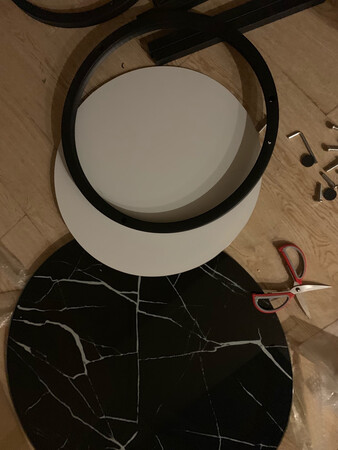 还好吧，不值这个价，材质细腻没味道，简单公寓用用，有一点重 一般吧，其他的还好，小心的别弄破，不经摔