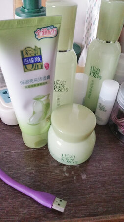 用了好几天才来评价，礼盒包装大气，产品用起来效果不错