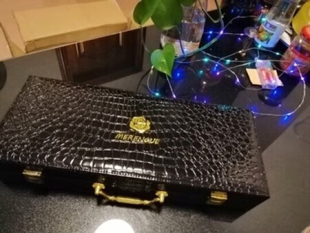 东西收到以后马上查看，发现与图片描述一致，超级喜欢，卖家发货速度很快，，服务也很到位，给老板点个赞，下次还会来购买????