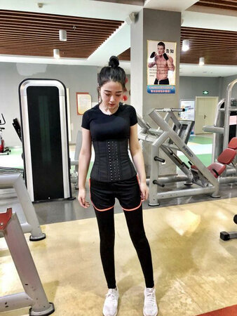 质量和之前买的普通的，完全不一样，束腰效果很好，买来平时穿和健身用，效果都很好，也很好清洗，正常橡胶味，质量和做工都很精致，边缘做的很完美，不会有皮肤的担忧，非常完美
