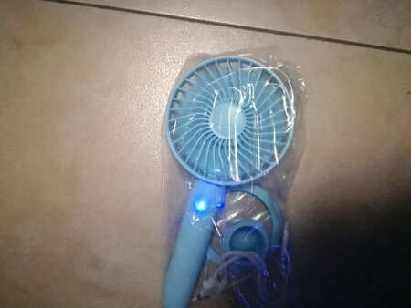 不错的小风扇，本来是为兰花通风的，有电池，不好控制，和儿子换了。