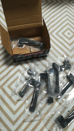 不值这个价，上当了，色带松松的，颜色碰到塑料袋上到处都是。懂行的出租车司机~？