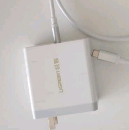 充电很快很方便的一个适配器
