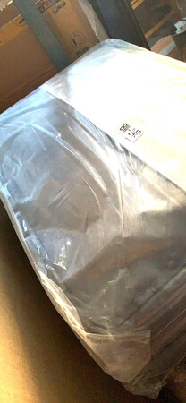 这次电脑包总的来说价格特别合适 到了以后觉得比自己想象的质量要好很多京东物流 一直我都很满意，所以可以打五分满分满分，这个电脑包也十分有分量拿快递的时候，上楼特别特别重 电脑包看起来也比想象的大很多 包装就是有一点简陋