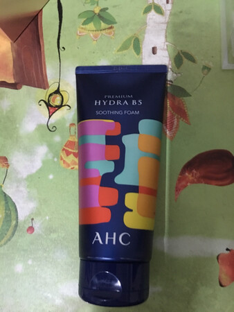 一直用这款洗面奶，很滋润，清洁效果也很好，好评