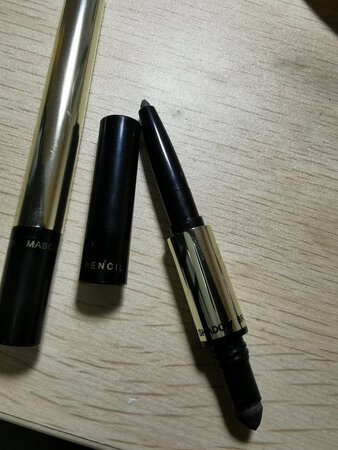 挺一般的，这个眉笔还很复杂，个人觉得不是很好用，