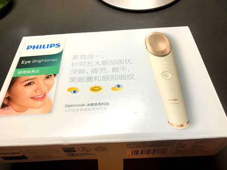 11.10号下单，11.11就到了，物流超赞。包装更好，护眼仪已经用了三天了，用完眼睛会比较舒缓，红血丝现象也有缓解。护眼仪有三个功能：冷refresh,暖relax,detox冷暖交替。使用前仔细读一下使用说明书就可以，比较简单容易操作。这次购物好评，售后服务也很好。已经推荐给办公室同事，如果平时需要盯电脑很久，推荐购买。