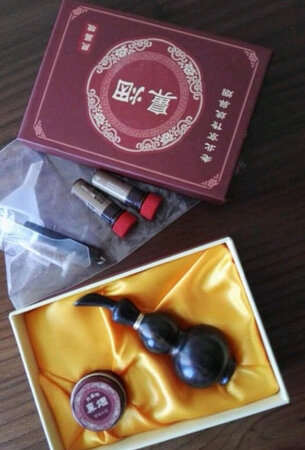 还不错，送了不少东西，还有两个体验装，第一次玩鼻烟，也分辨不出个好坏。