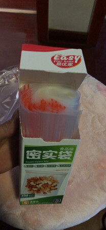 密实袋收到啦！食品级材质，双层密封，可以用来装自制的小食品或吃不完的零食，很方便实用！京东快递双十一之际依然给力，而且产品种类齐全，有一些可能超市都买不到，给力，会继续支持京东！