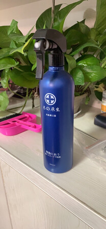 进口东西好用是好用，但是就是贵，味道不是很大，使用方便，物流和外观都很好，对物品没有腐蚀作用，由于家里面积大，就把几个房间做了，效果还可以！
使用效果：不错
祛除甲醛：厉害
使用感受：方便
适用人群：大人
适用场景：全屋新装
其他特色：包装不错