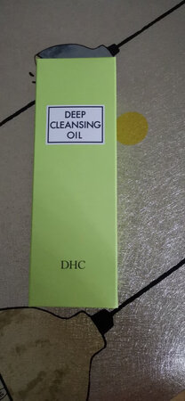 一直用这个牌子的，前后对比过是正品。用完不沙眼，质地轻柔，卸妆效果特别好，一瓶容量也很多，能用好久，价格也特别合适，比较适合我这个敏感肌，用过之后不会过敏。双十一购买真的是太划算了，以前都是在专柜购买，以后都在京东买了。也一直在推荐家里人使用，值得购买。