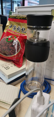 这个杯子买回来泡茶不错，上下分离。不过使用中一定要注意杯子要密封，不然容易漏茶，烫到手就不好了，总之体验还不错，满足了我的泡茶需求。