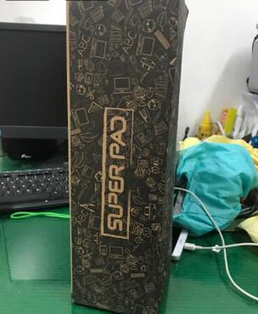 保暖效果：我是超不能受凉体质，否则全身痛还会拉肚子，但是，在办公室进行电脑操作的时候，难免会把手放在冷冰冰的玻璃桌面上，所以说长期都容易感冒。对这个产品种草很久了，秋寒来袭之前终于拨草，拿到就放上试了一下，这几天阴雨温度在15～25之间，开小档温度还略显有点高，可能到秋冬就刚好。
没有什么异味，颜色也很大气，鼠标操作也很流畅，个人觉得很喜欢！