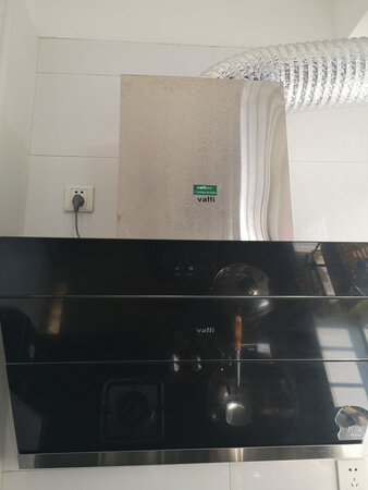 外形外观：颜值高
排烟效果：烟效果很好，按键各方面都很棒，但是爆炒是限时，然后自动调到低档，有些出乎意料。
噪音程度：1档噪音还可以，其余有些大，但可以接受。
清洗难度：抹布一擦就搞定，很方便。
物流速度：物流很快，第一次碎了，后来立马就给我补发，很速度，安装师傅很好。