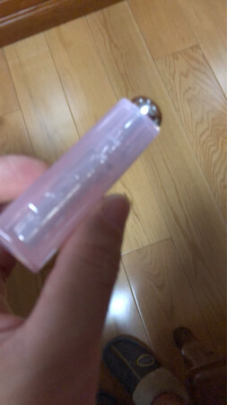 滋润效果：非常好
产品颜色：是我喜欢的颜色
产品质感：感觉非常不错，
持久效果：很持久，就是价格比原来优惠时贵点