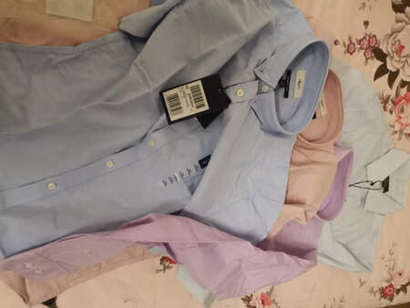 G2000 大品牌，上身效果好！一直都穿G2000服装，之前都是旗舰店购买，没空去，就在京东店购买，一如既往的好！布料、做工都没得说，非常好。搞活动就买多几件，挺划算的。衬衫反正不怎么过时，发货迅速，快递也可以，省内次日达！店家包装也好，包装没有任何破损，京东平台上买，还是靠谱！