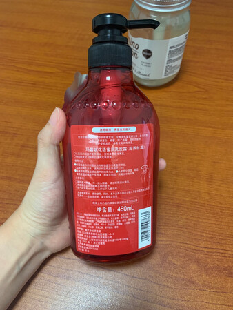 包装真心简陋，就一纸箱没有任何保护措施，颜值不错，希望好用！