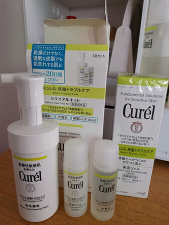 还没用，但是包装我觉得很敷衍，也没有塑料的膜包着，盒子也没有密封的，直接打开，洗面奶外身还有灰尘。总体感觉像是赠品，感觉不是很好。