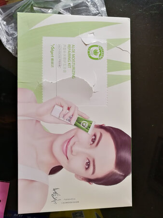 一直都是用这个牌子的，非常好用，快递小哥的服务很好，物流也快，就是不注意搬运，货物有破损。希望以后要注意。