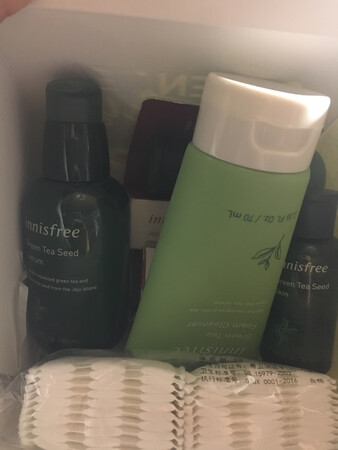 试用了赠品装，感觉好用，很补水