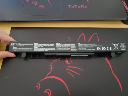 产品包装：海绵和气泡袋包裹，那到时电池没问题
安装操作：简单明了，插上能用
使用效果：好
其他特色：我的电脑脑是华硕fx50游戏本，电池充满用电脑模拟器下王者自走棋可以玩一个多小时，平时办公预估时间会更长。