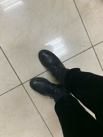 外观颜值：黑色
材质手感：好
舒适度：舒适
尺码大小：合适
其他特色：暖和
做工细节：细致