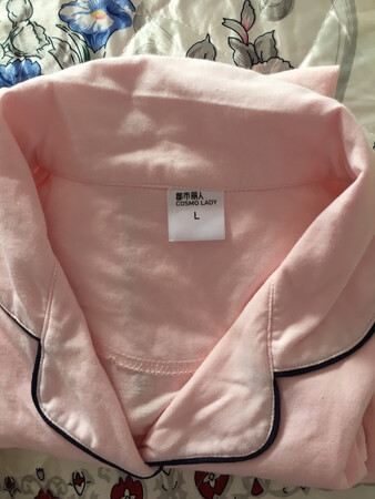 京东速度很快，衣服尺码大小合适，质地柔软轻薄，适合春夏秋三季，感觉还不错