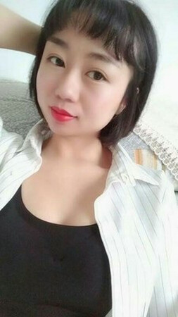 清洗很方便，海绵是一体杯形很服帖，而且是不带钢圈的，没有钢圈的一点也不紧， 穿身上非常贴身很舒服也不嘞 ，穿上没有束缚感非常舒服 超舒服像没穿 凉凉的很贴肤特别好！